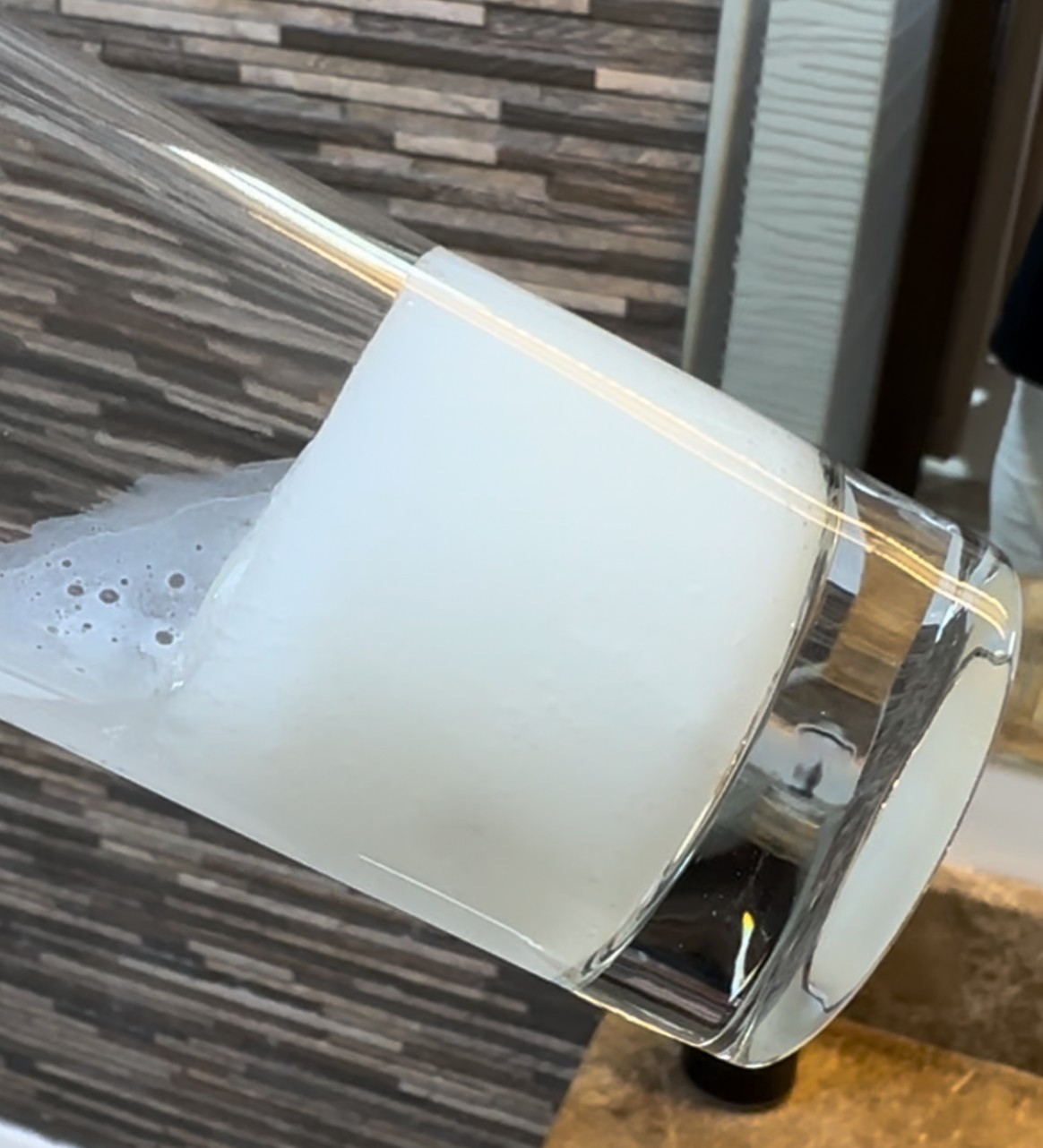 Elastic gel in a tilted glass